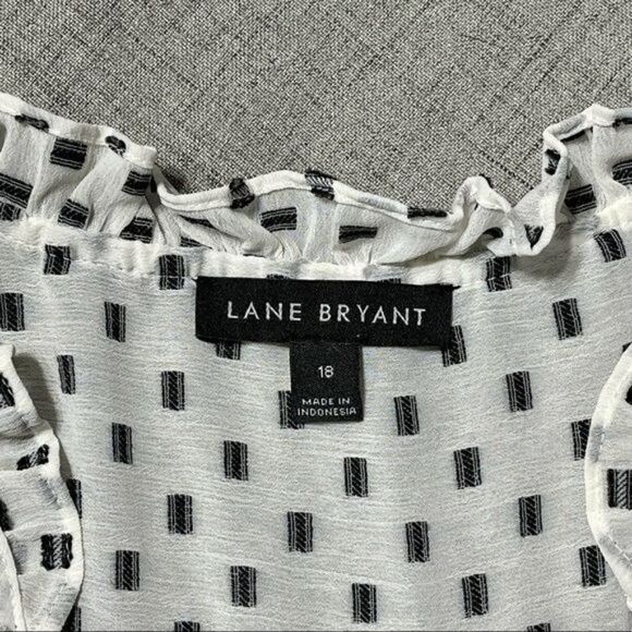 Lane Bryant V Neck Flutter Sleeve Blouse White Textured Top 18 - Picture 7 of 10